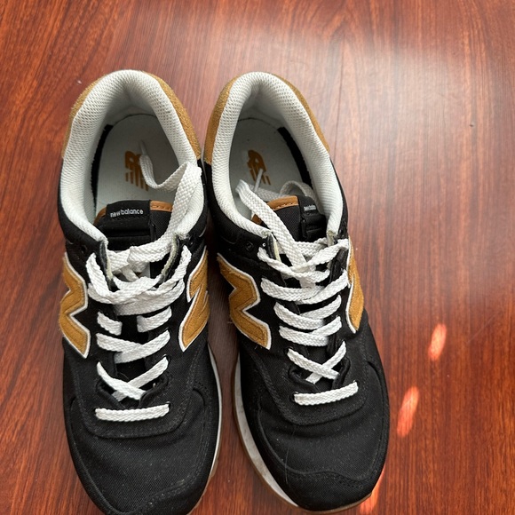 New Balance - Picture 4 of 5